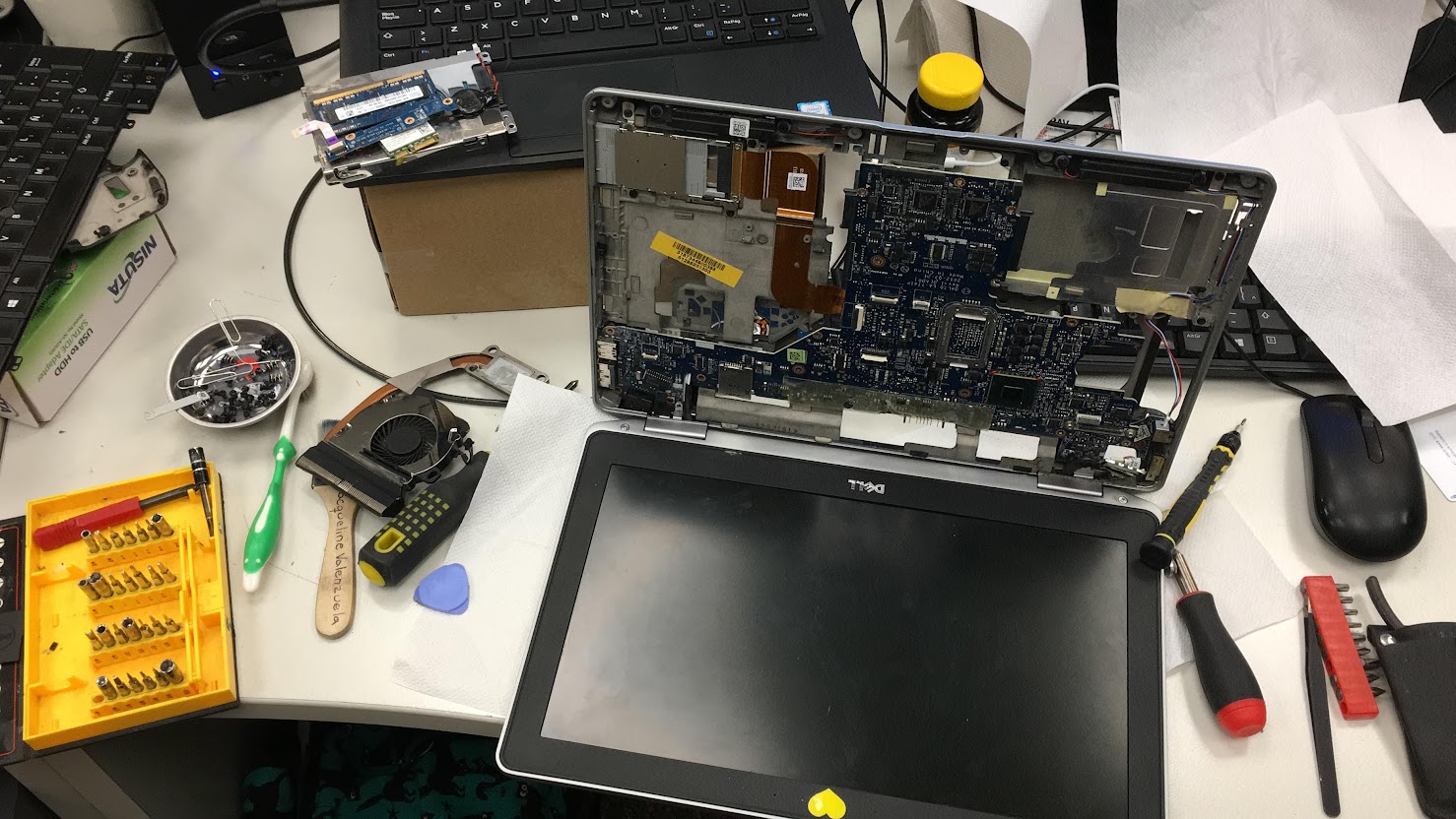 Reparación de hardware en progreso